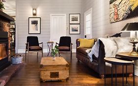 Dunroman - Modern Comfort, Old World Charm